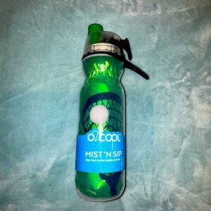 O2 cool mist n sip water bottle with lacrosse decor